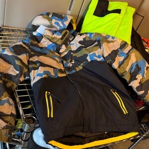 Kids' Camouflage Hooded Puffer Jacket